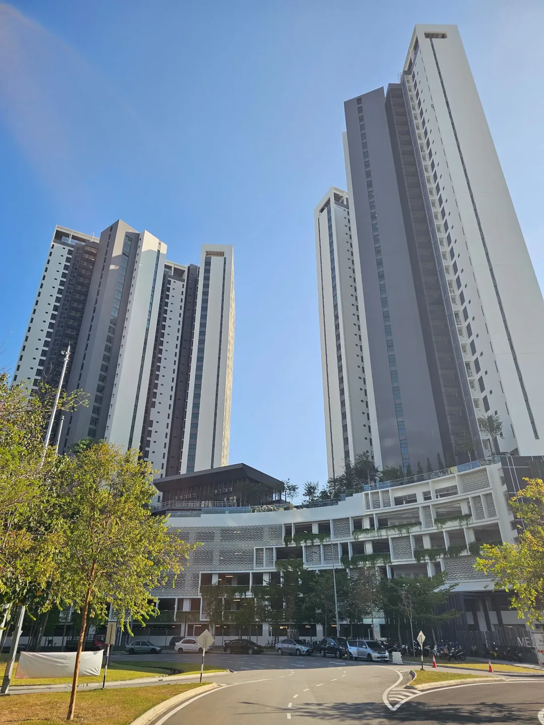 Gelugor Penang Waterfront 的 Mezzo 已完工住宅大樓